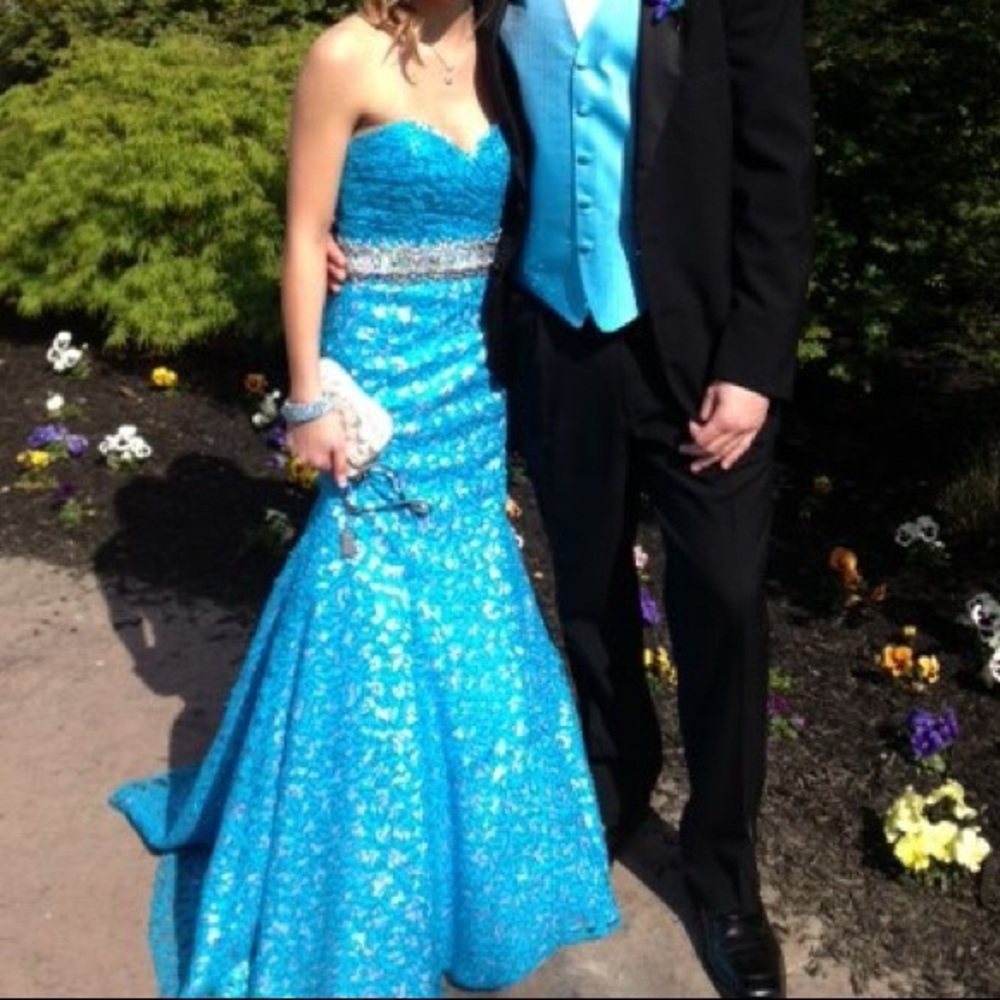 Beautiful blue prom dress 🔹🔹🔹